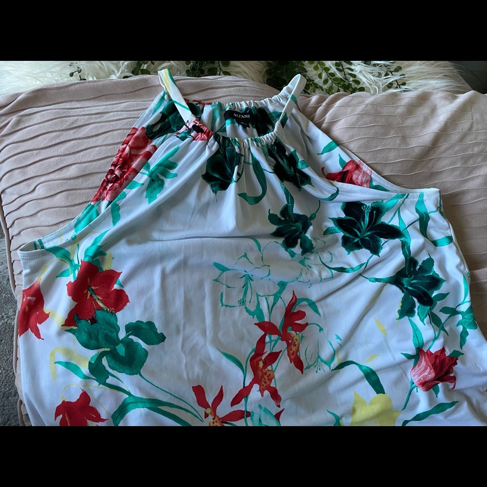 Women’s white with flowers Blouse size M